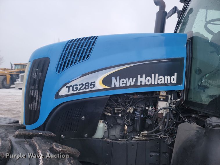 image for item LA9546 2005 New Holland TG285 MFWD tractor