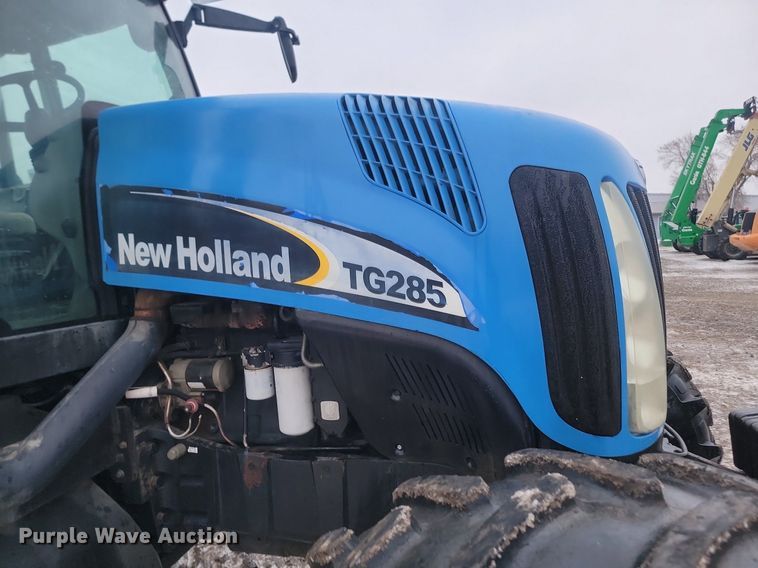 image for item LA9546 2005 New Holland TG285 MFWD tractor