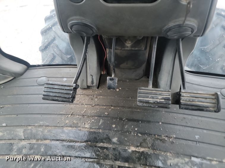 image for item LA9546 2005 New Holland TG285 MFWD tractor