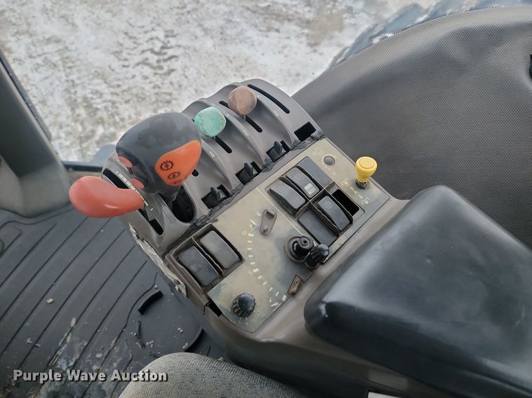 image for item LA9546 2005 New Holland TG285 MFWD tractor