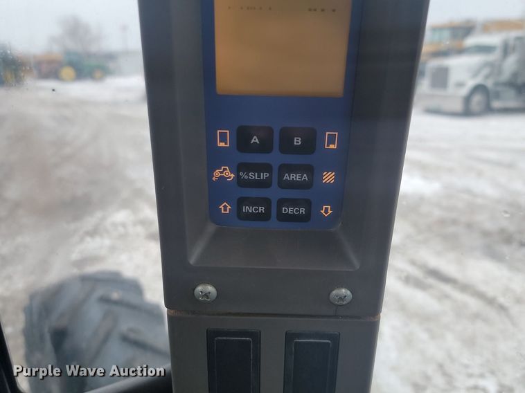 image for item LA9546 2005 New Holland TG285 MFWD tractor