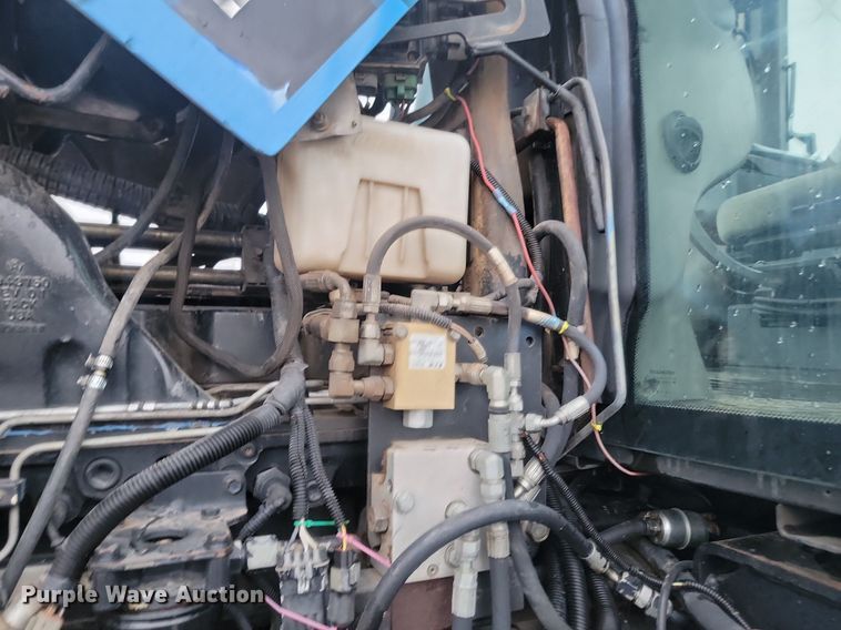 image for item LA9546 2005 New Holland TG285 MFWD tractor