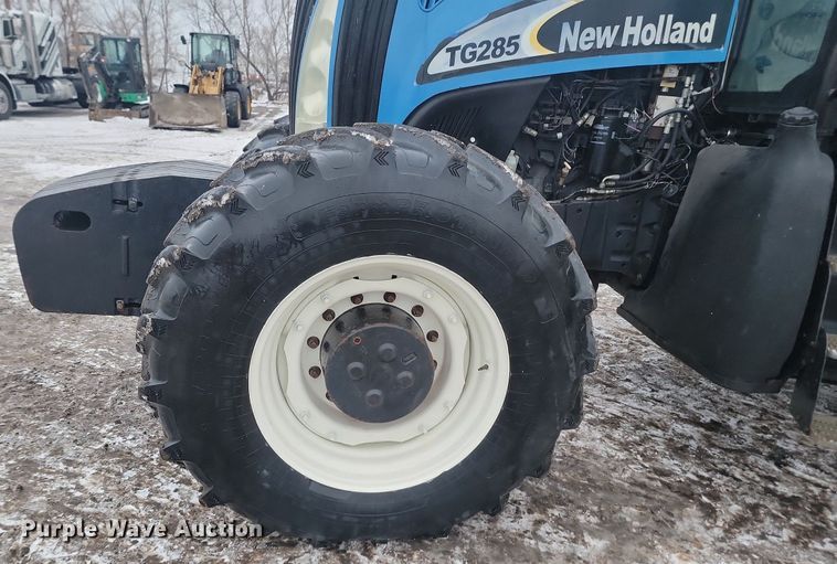 image for item LA9546 2005 New Holland TG285 MFWD tractor