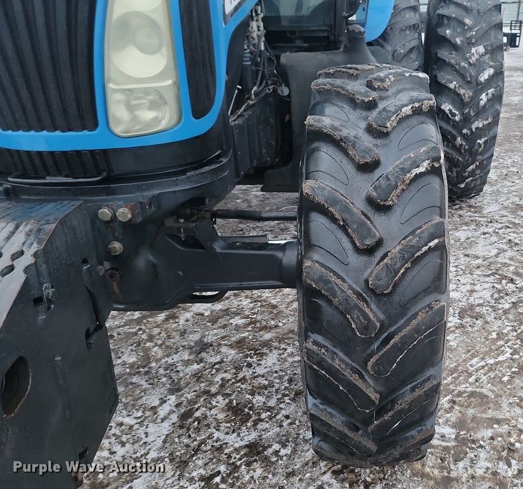 image for item LA9546 2005 New Holland TG285 MFWD tractor