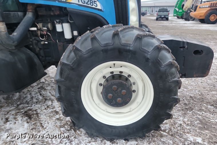 image for item LA9546 2005 New Holland TG285 MFWD tractor