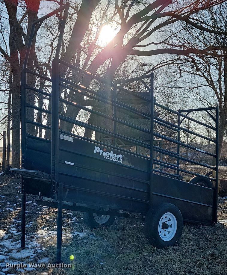 image for item LD9099 Priefert livestock loading chute