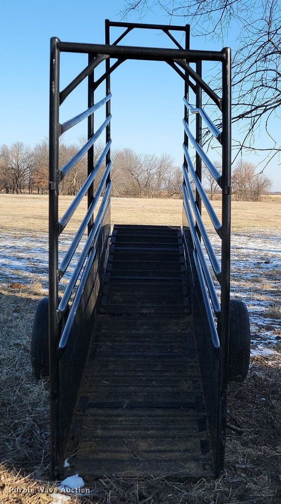 image for item LD9099 Priefert livestock loading chute