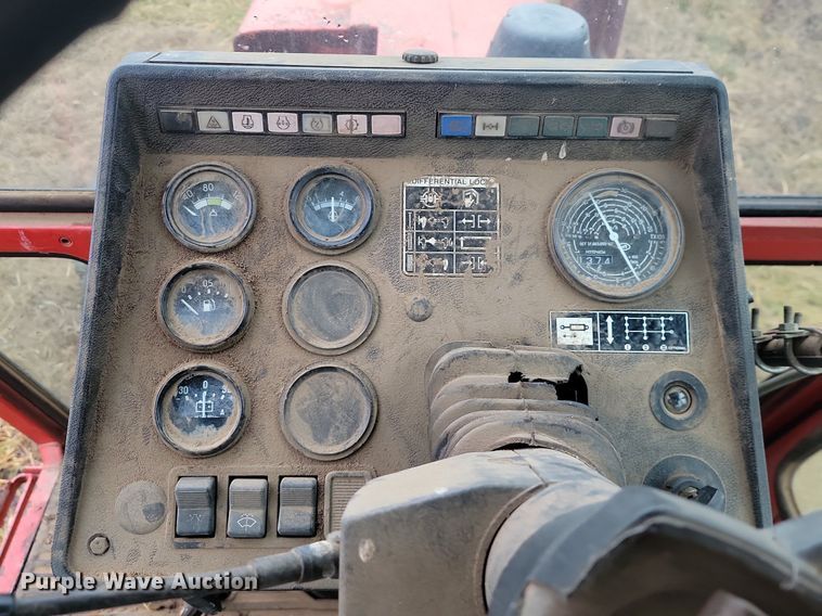 image for item LD9100 Belarus 825 MFWD tractor 