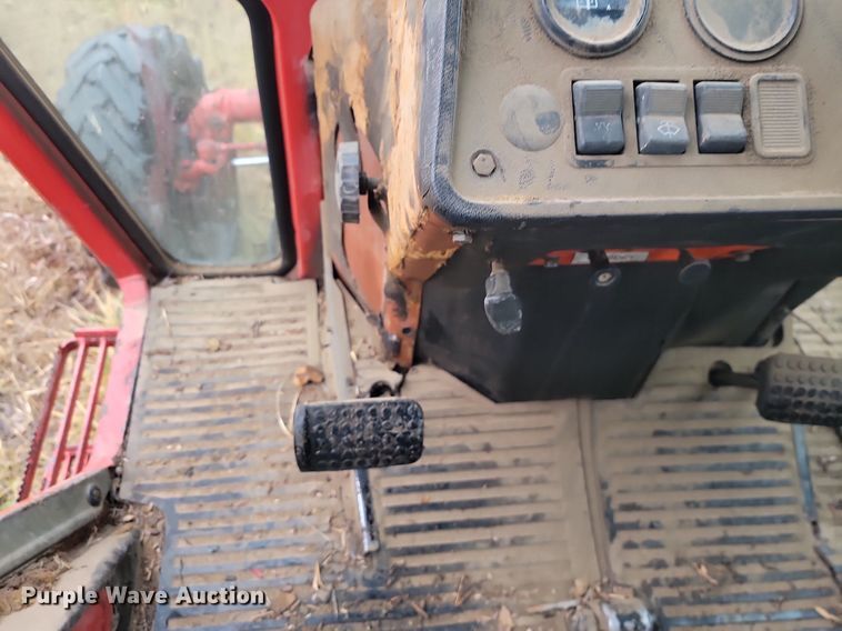 image for item LD9100 Belarus 825 MFWD tractor 