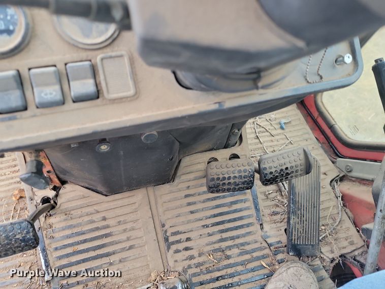 image for item LD9100 Belarus 825 MFWD tractor 