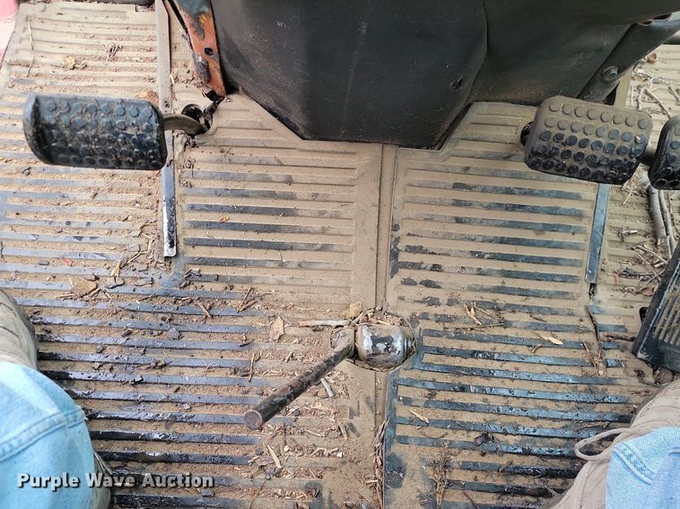 image for item LD9100 Belarus 825 MFWD tractor 