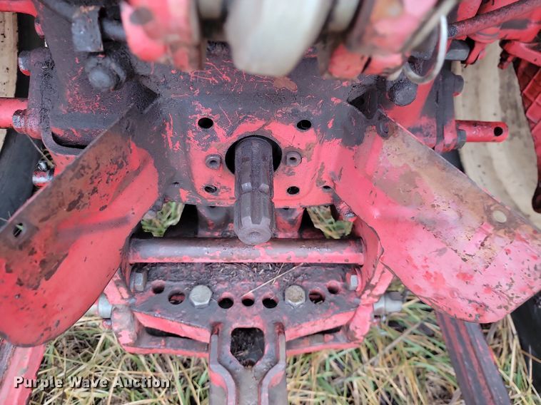 image for item LD9100 Belarus 825 MFWD tractor 