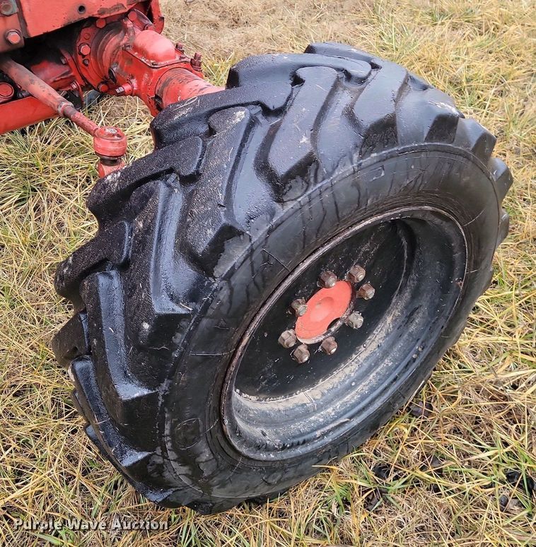 image for item LD9100 Belarus 825 MFWD tractor 