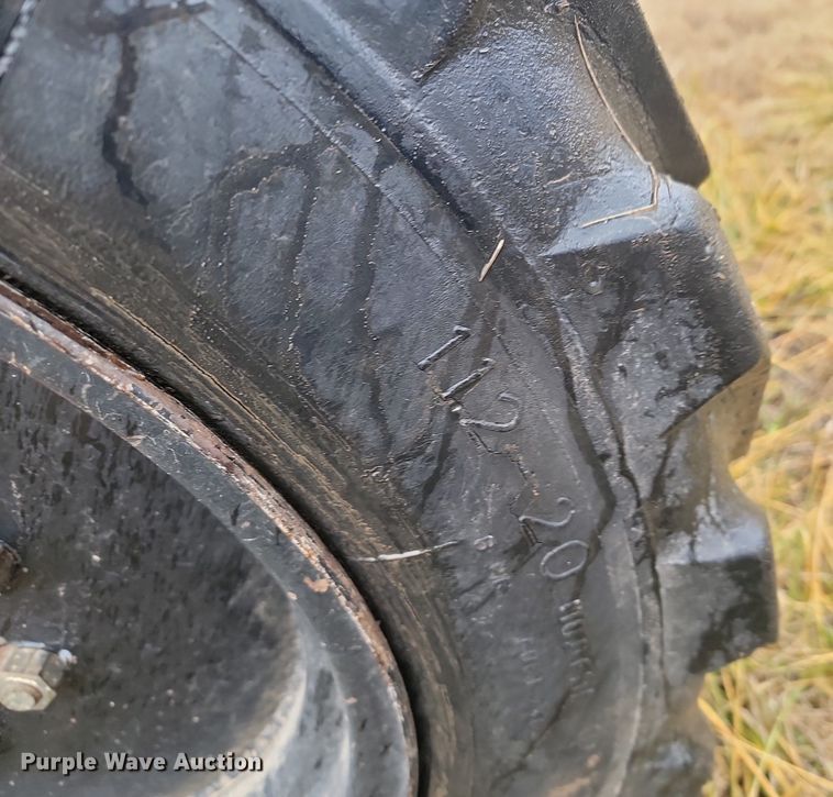 image for item LD9100 Belarus 825 MFWD tractor 