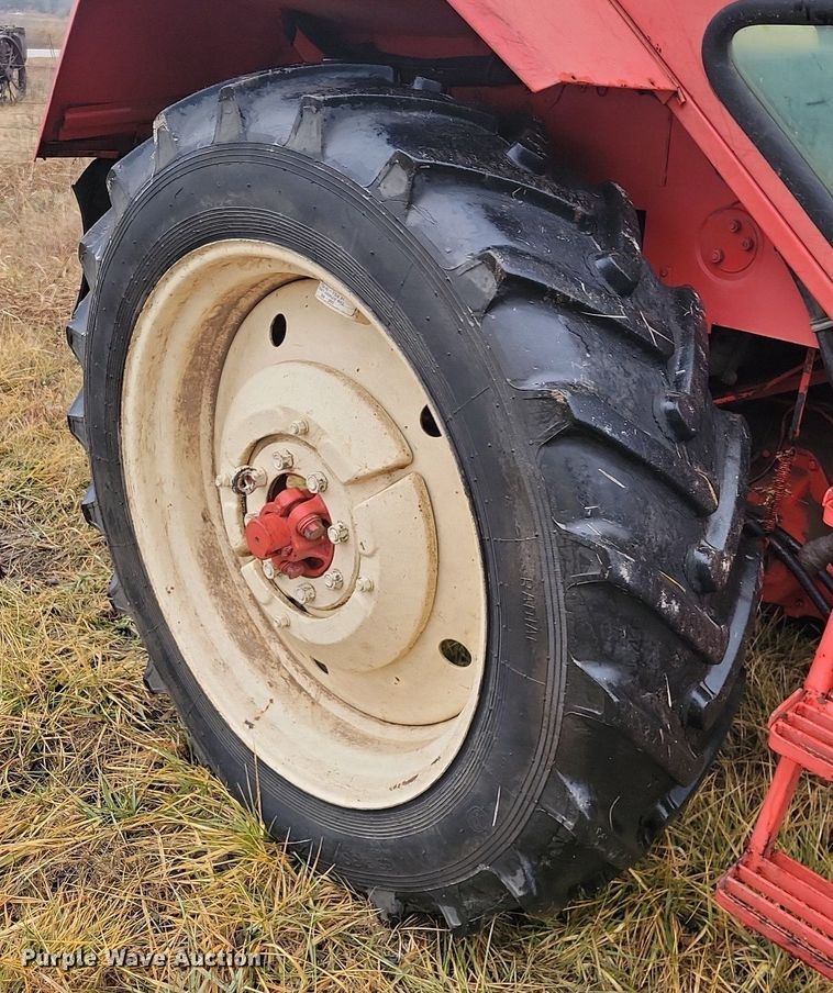 image for item LD9100 Belarus 825 MFWD tractor 