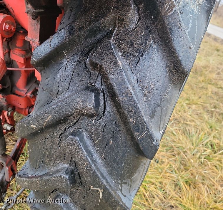 image for item LD9100 Belarus 825 MFWD tractor 