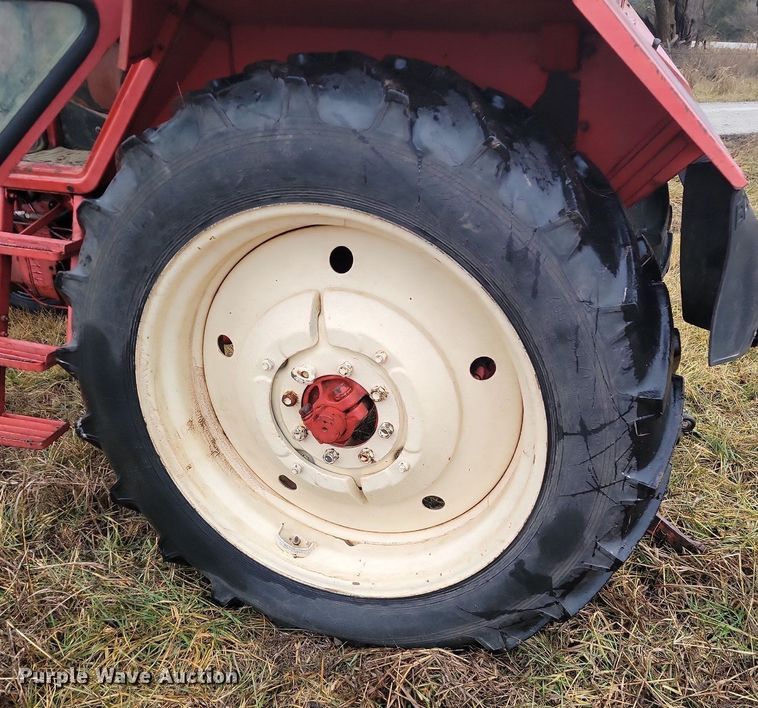 image for item LD9100 Belarus 825 MFWD tractor 