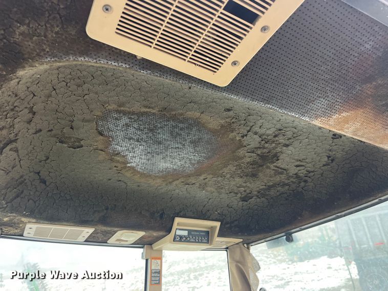 image for item LD9300 1994 John Deere 7400 MFWD tractor