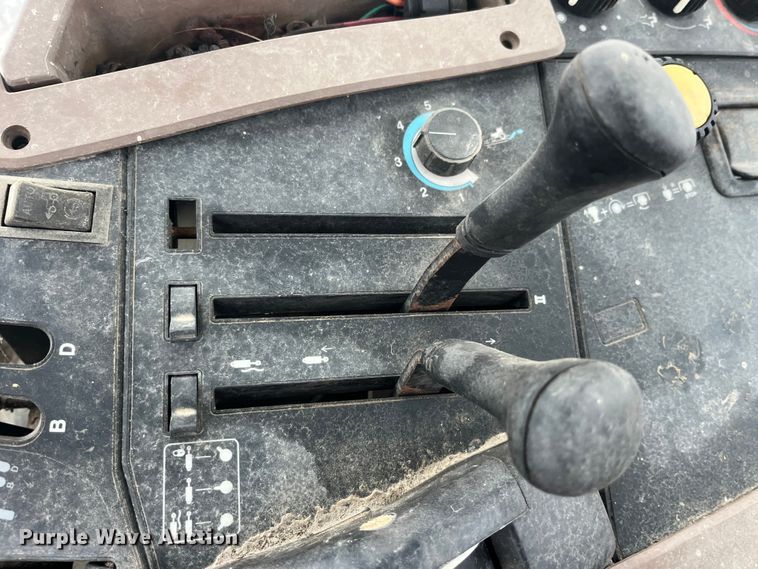 image for item LD9300 1994 John Deere 7400 MFWD tractor