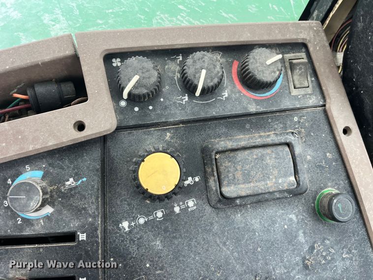 image for item LD9300 1994 John Deere 7400 MFWD tractor