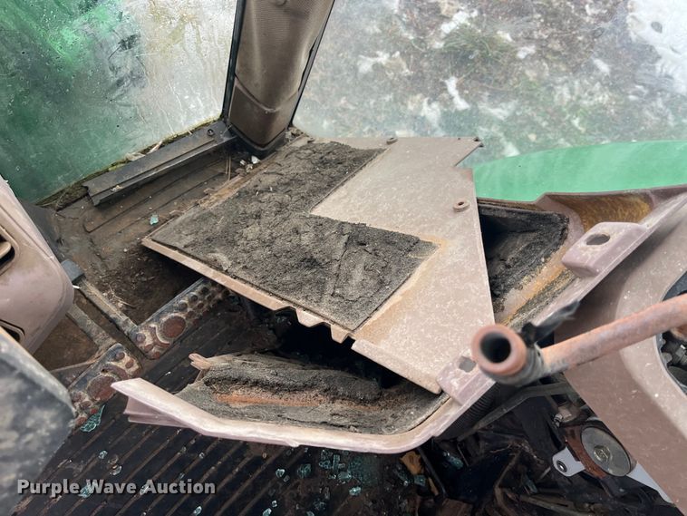 image for item LD9300 1994 John Deere 7400 MFWD tractor