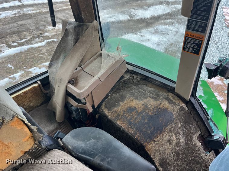 image for item LD9300 1994 John Deere 7400 MFWD tractor