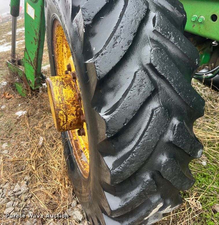 image for item LD9300 1994 John Deere 7400 MFWD tractor