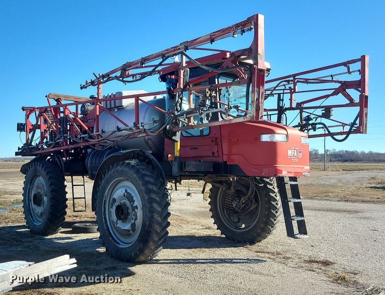 image for item LJ9534 2006 Case  SPX3310 sprayer