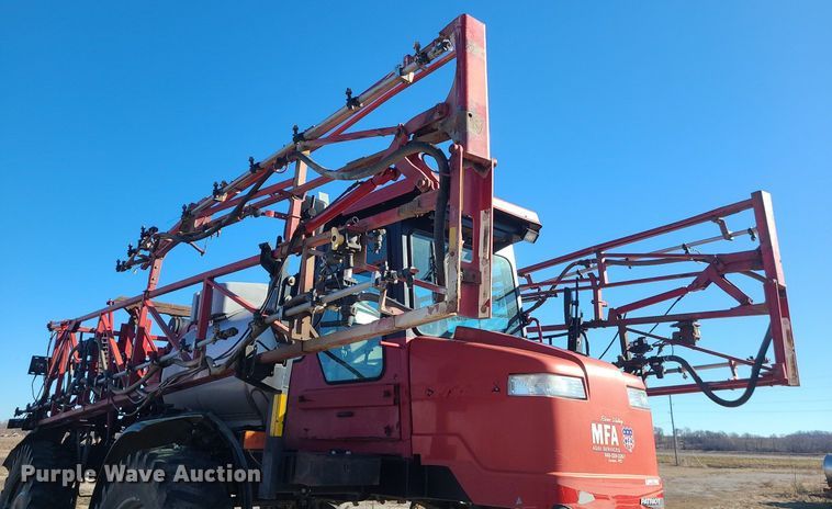 image for item LJ9534 2006 Case  SPX3310 sprayer