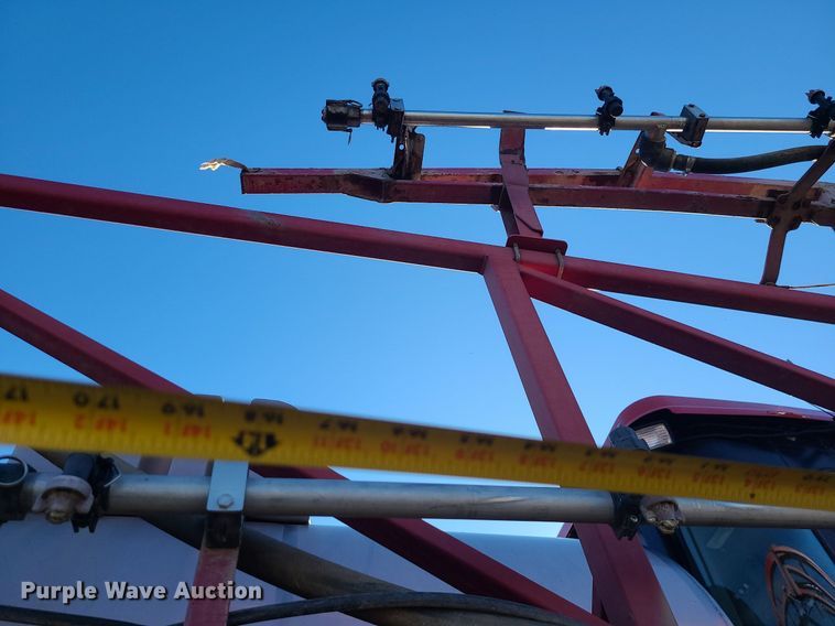 image for item LJ9534 2006 Case  SPX3310 sprayer