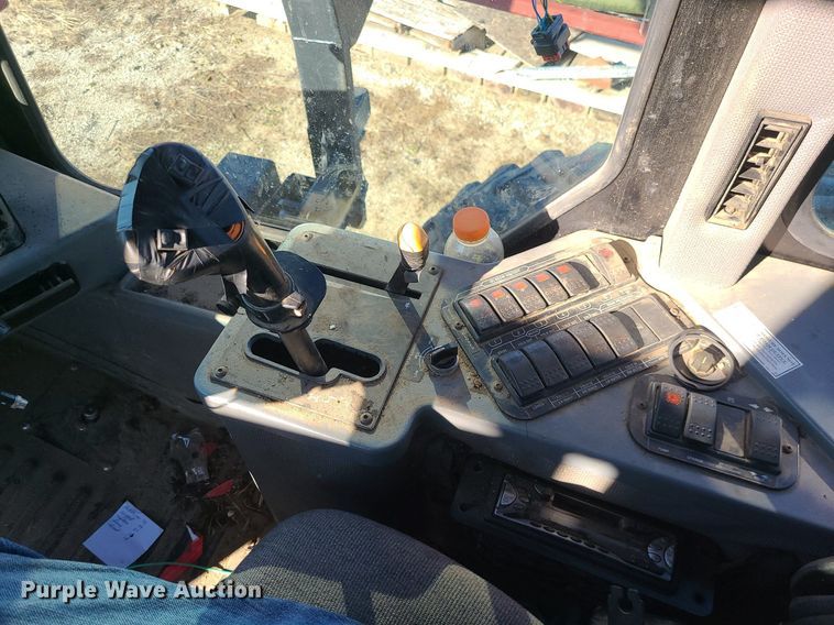 image for item LJ9534 2006 Case  SPX3310 sprayer