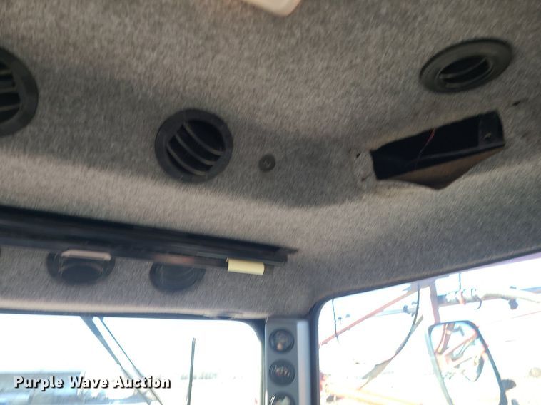 image for item LJ9534 2006 Case  SPX3310 sprayer