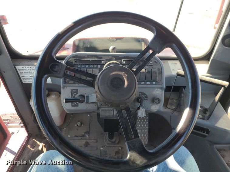 image for item LJ9534 2006 Case  SPX3310 sprayer