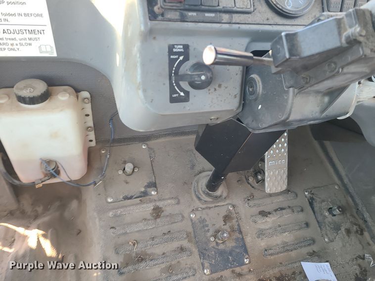 image for item LJ9534 2006 Case  SPX3310 sprayer