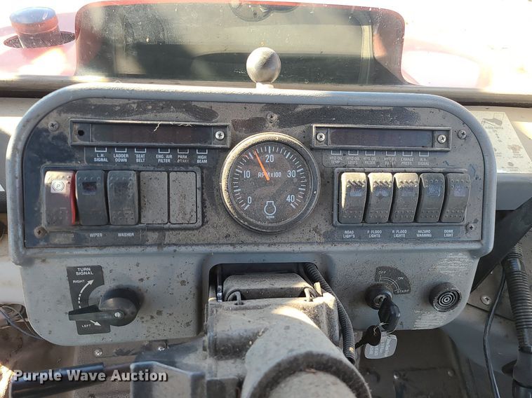 image for item LJ9534 2006 Case  SPX3310 sprayer