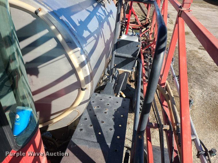 image for item LJ9534 2006 Case  SPX3310 sprayer