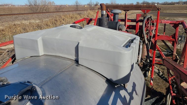 image for item LJ9534 2006 Case  SPX3310 sprayer