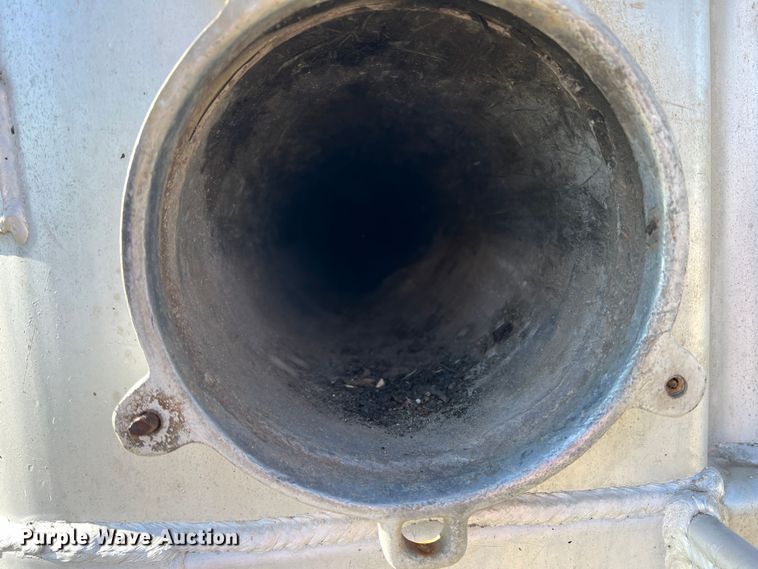 image for item LW9281 1985 J&L tank tender grain trailer