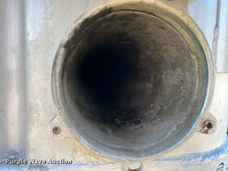 image for item LW9281 1985 J&L tank tender grain trailer