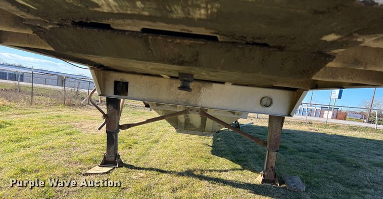 image for item LW9281 1985 J&L tank tender grain trailer