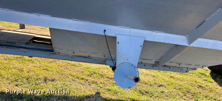 image for item LW9281 1985 J&L tank tender grain trailer