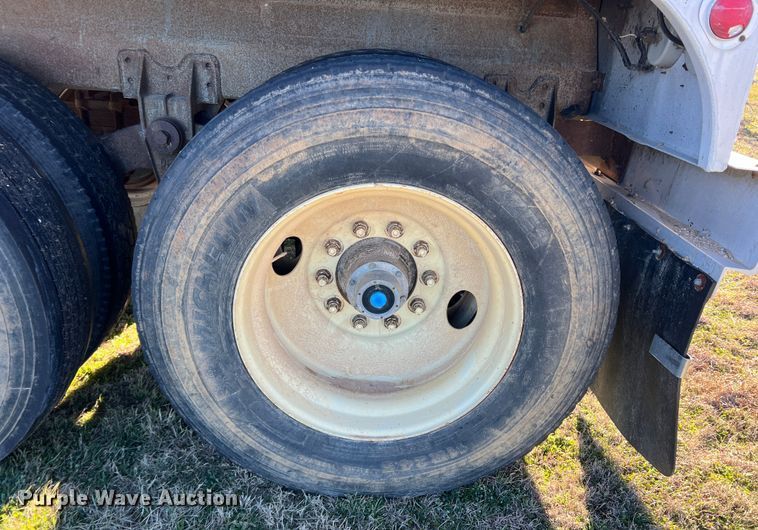 image for item LW9281 1985 J&L tank tender grain trailer