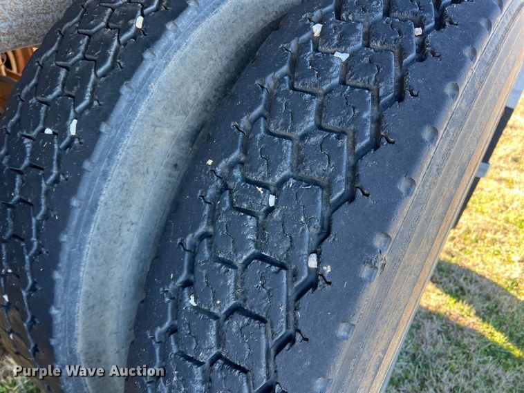 image for item LW9281 1985 J&L tank tender grain trailer