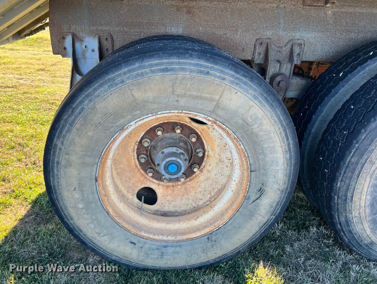 image for item LW9281 1985 J&L tank tender grain trailer