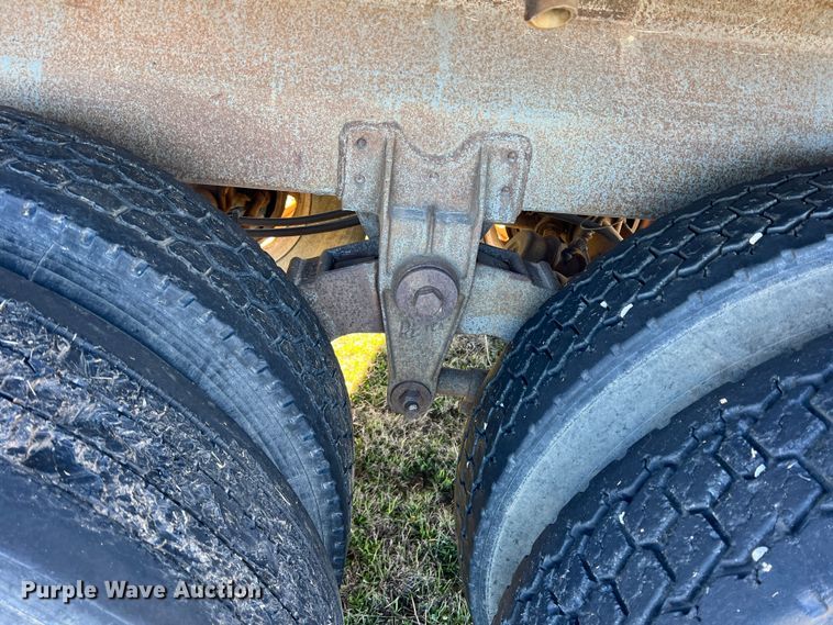 image for item LW9281 1985 J&L tank tender grain trailer