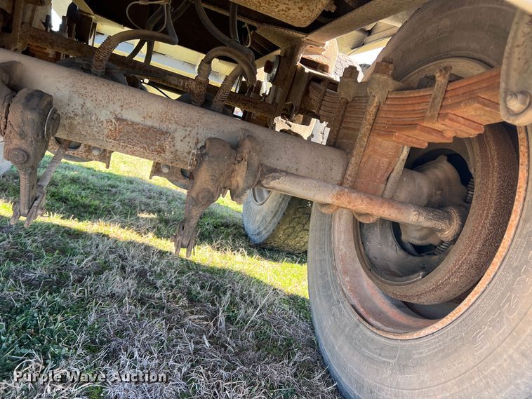 image for item LW9281 1985 J&L tank tender grain trailer