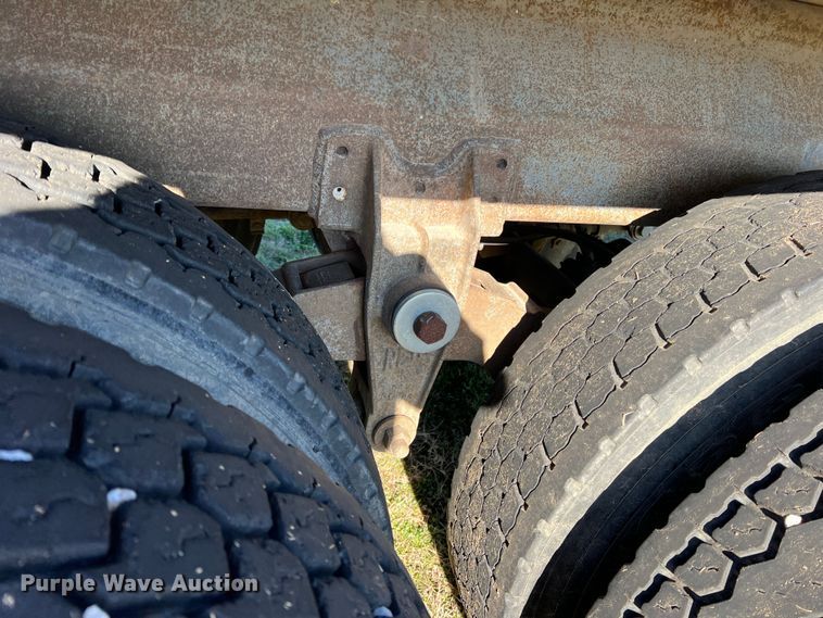 image for item LW9281 1985 J&L tank tender grain trailer