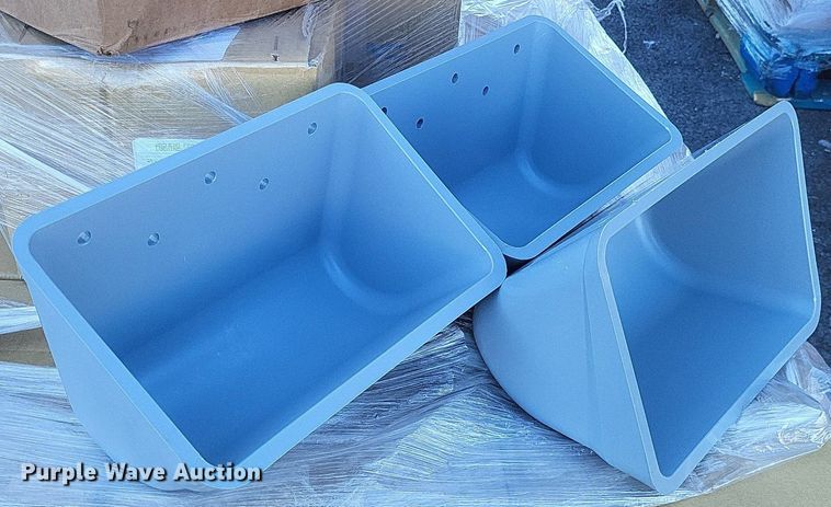 image for item MI9887 Approximately 1,560 Tapco elevator buckets