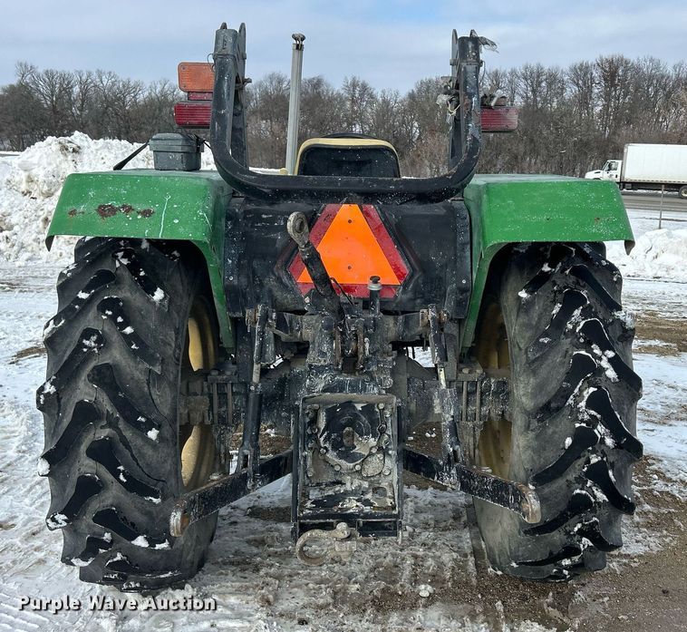 image for item MO9148 2005 John Deere 5203 tractor