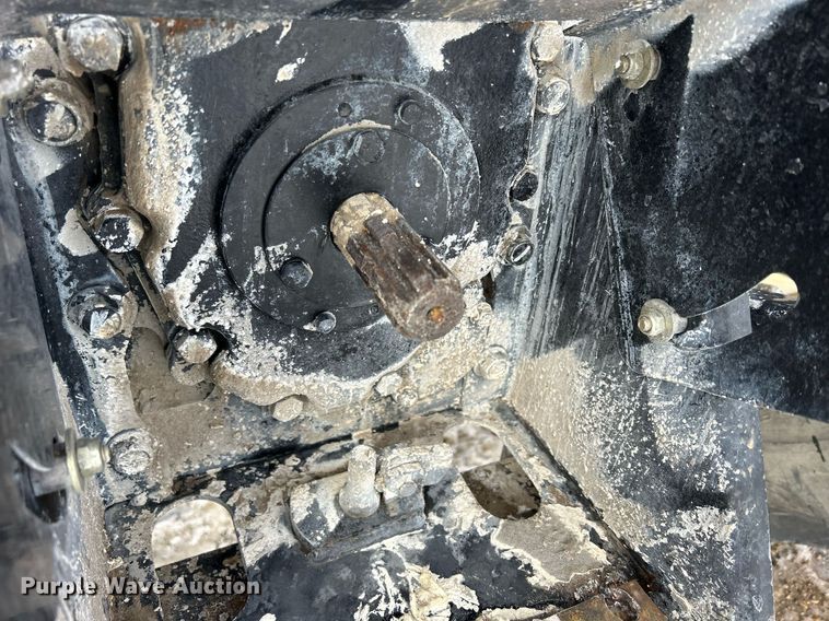 image for item MO9148 2005 John Deere 5203 tractor